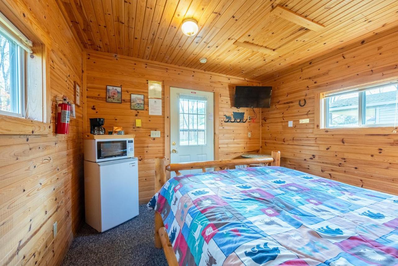 Hotel Spur Of The Moment Ranch Mountain Exterior foto