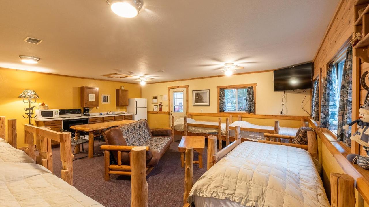Hotel Spur Of The Moment Ranch Mountain Exterior foto